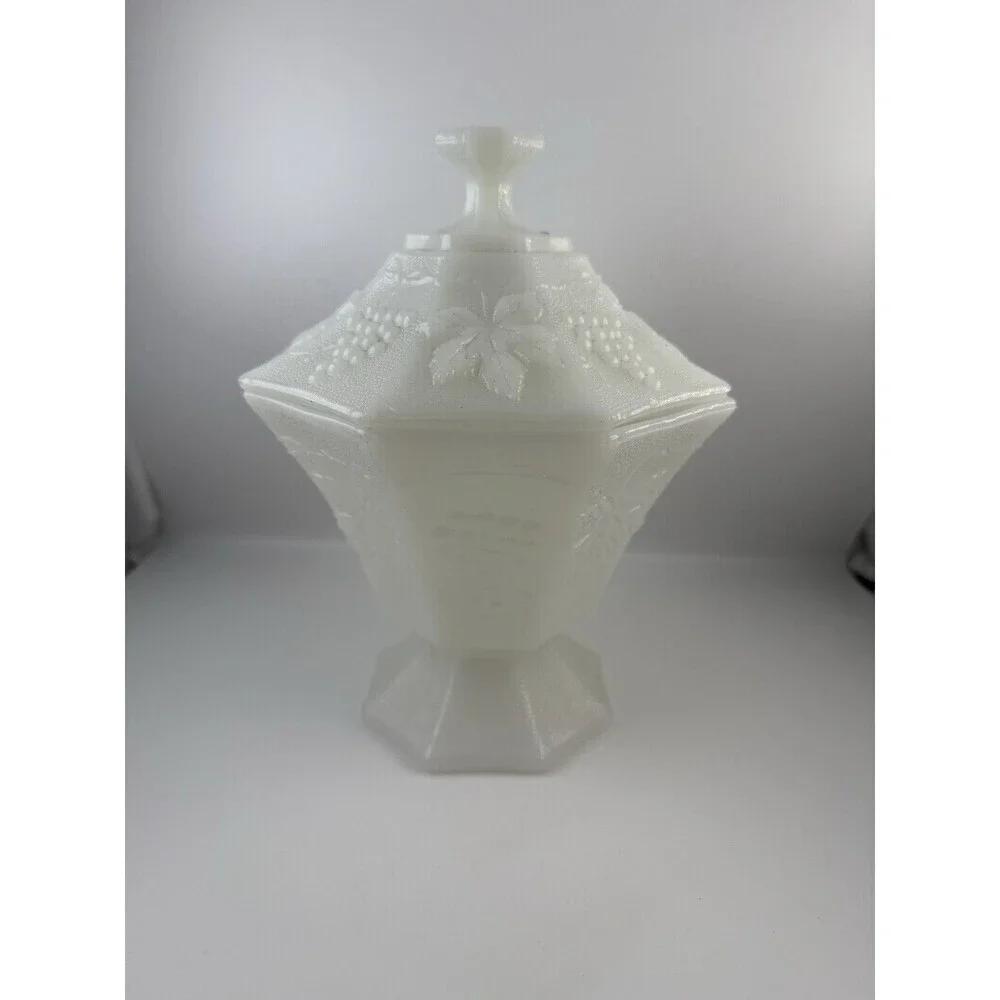 Anchor Hocking White Milk Glass Harvest Grape 8 Panel Lid 8 in. Candy Dish READ